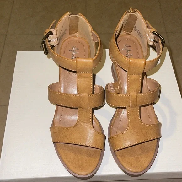 Style & CO Wedges Size 7.5M - Picture 2 of 7